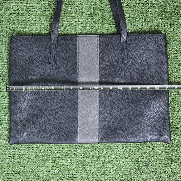 VINCE CAMUTO | 'LUCKY' LARGE VEGAN LEATHER TOTE - BRAND NEW! - Picture 8 of 12